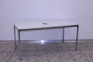 Besprechungstisch mit Multifunktionseinheit